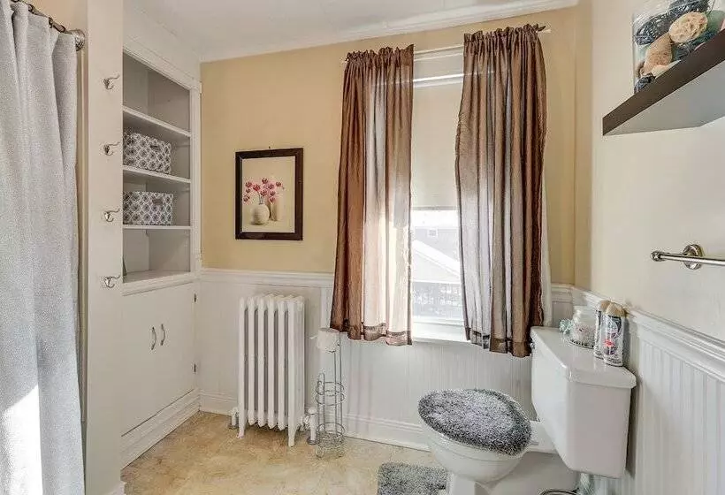 Charming Connecticut Retreat Near Museums & Hiking