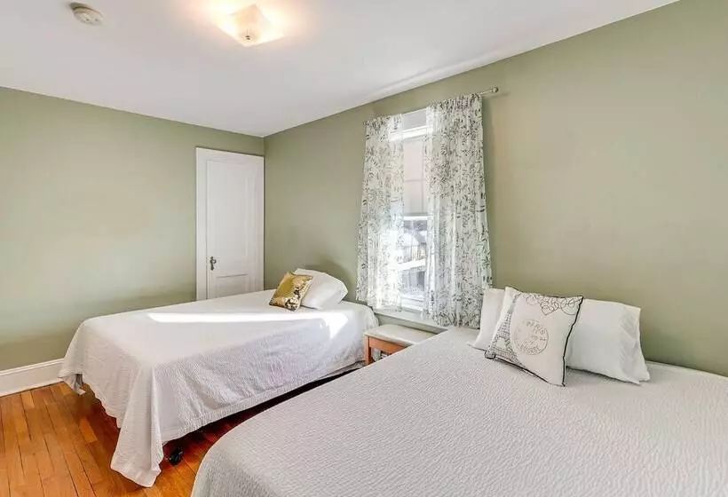 Charming Connecticut Retreat Near Museums & Hiking