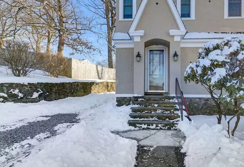 Charming Connecticut Retreat Near Museums & Hiking