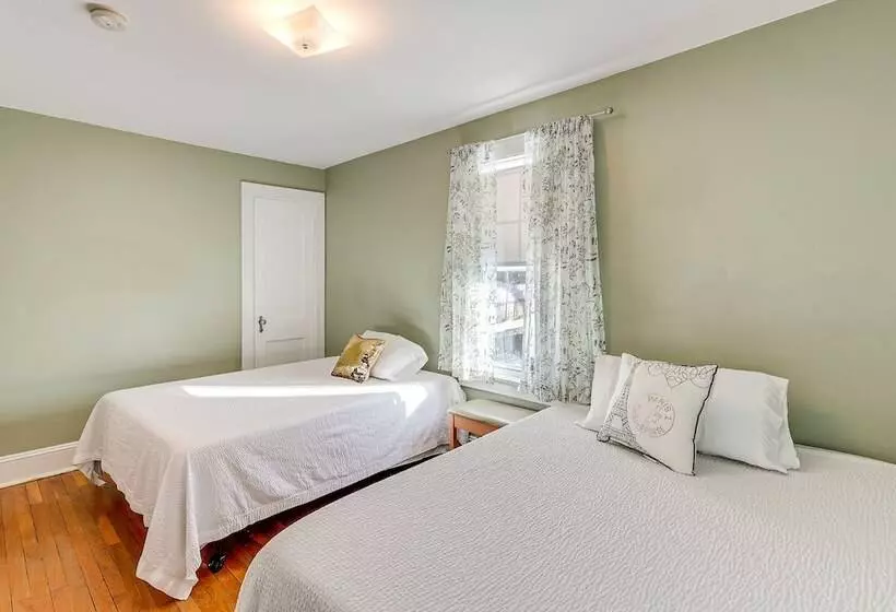 Charming Connecticut Retreat Near Museums & Hiking