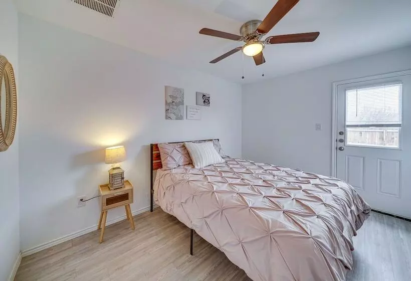 Pet Friendly San Antonio Home ~ 9 Mi To Lackland!