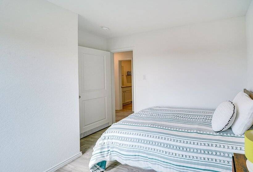 Pet Friendly San Antonio Home ~ 9 Mi To Lackland!