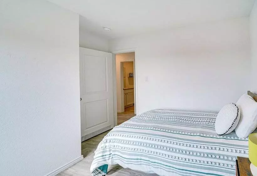 Pet Friendly San Antonio Home ~ 9 Mi To Lackland!