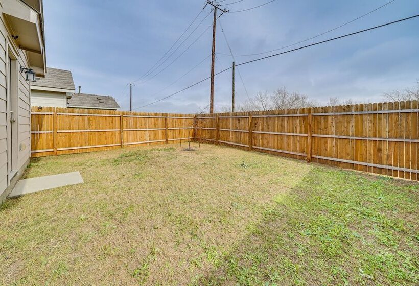 Pet Friendly San Antonio Home ~ 9 Mi To Lackland!