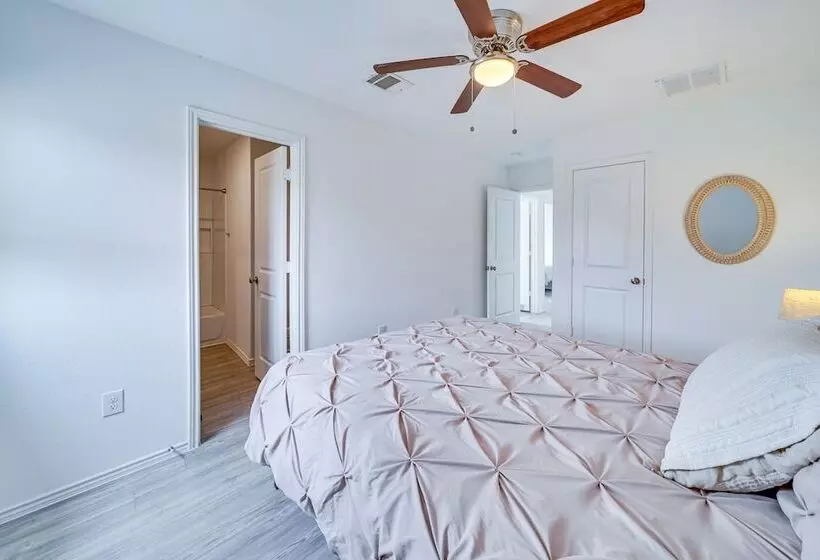 Pet Friendly San Antonio Home ~ 9 Mi To Lackland!