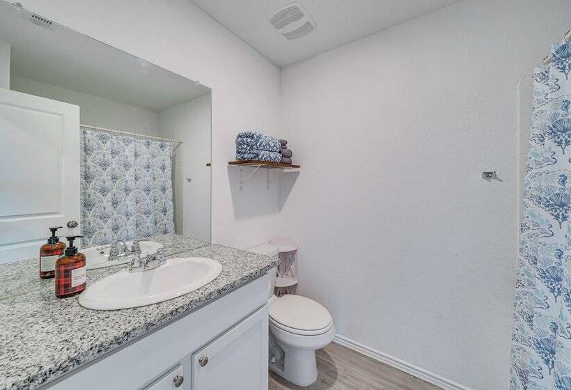 Pet Friendly San Antonio Home ~ 9 Mi To Lackland!