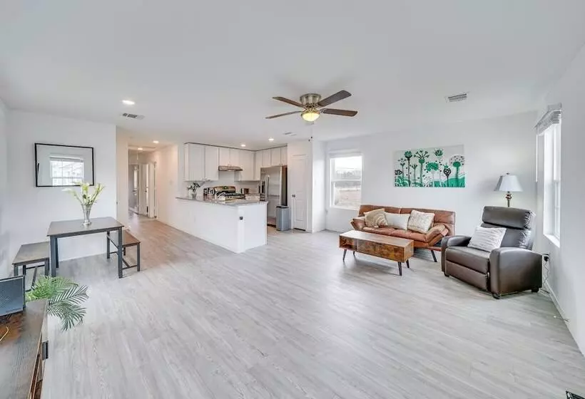 Pet Friendly San Antonio Home ~ 9 Mi To Lackland!