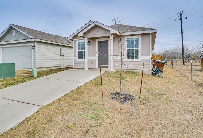 Pet Friendly San Antonio Home ~ 9 Mi To Lackland!