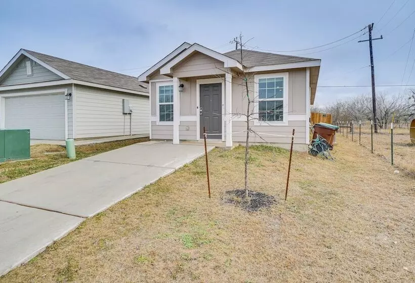 Pet Friendly San Antonio Home ~ 9 Mi To Lackland!