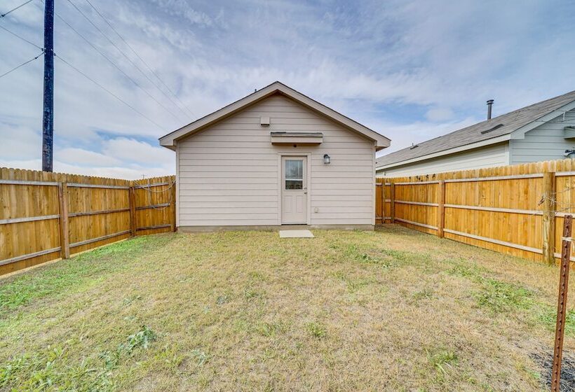 Pet Friendly San Antonio Home ~ 9 Mi To Lackland!