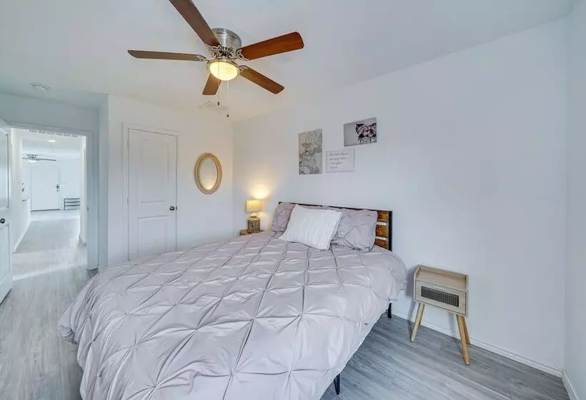 Pet Friendly San Antonio Home ~ 9 Mi To Lackland!