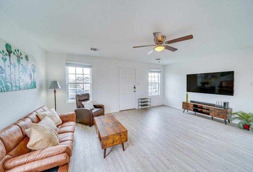 Pet Friendly San Antonio Home ~ 9 Mi To Lackland!