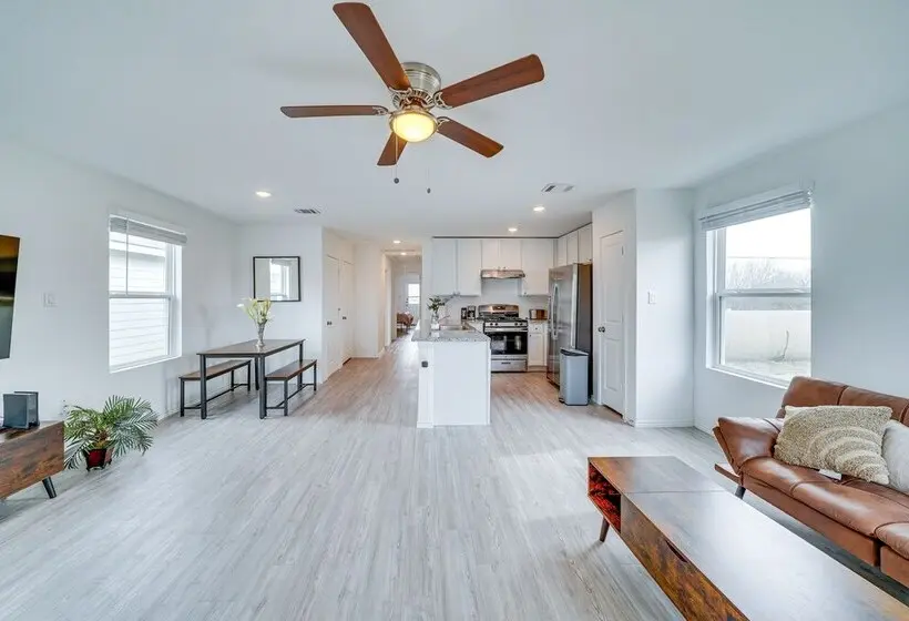 Pet Friendly San Antonio Home ~ 9 Mi To Lackland!