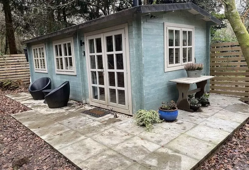 Private And Secluded Cabin In Rowfant