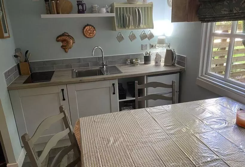 Private And Secluded Cabin In Rowfant