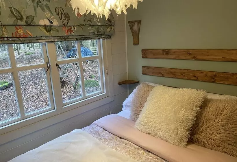 Private And Secluded Cabin In Rowfant