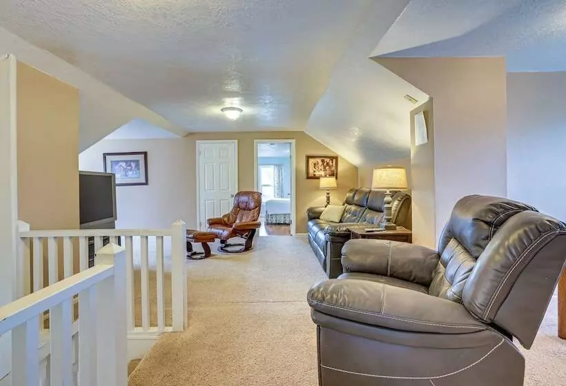 Remodeled Pioneer Home In Hurricane W/ Patio!