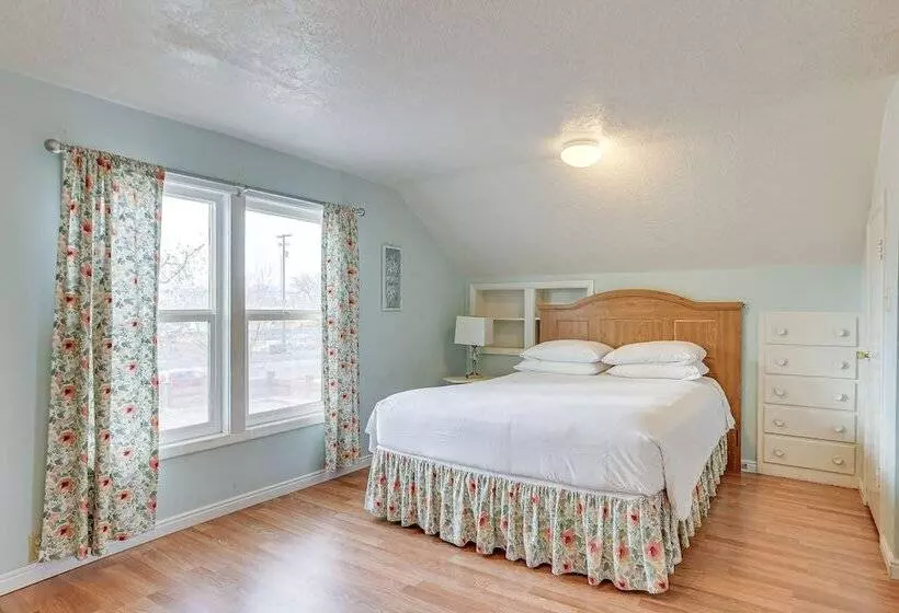 Remodeled Pioneer Home In Hurricane W/ Patio!