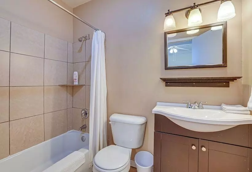 Remodeled Pioneer Home In Hurricane W/ Patio!