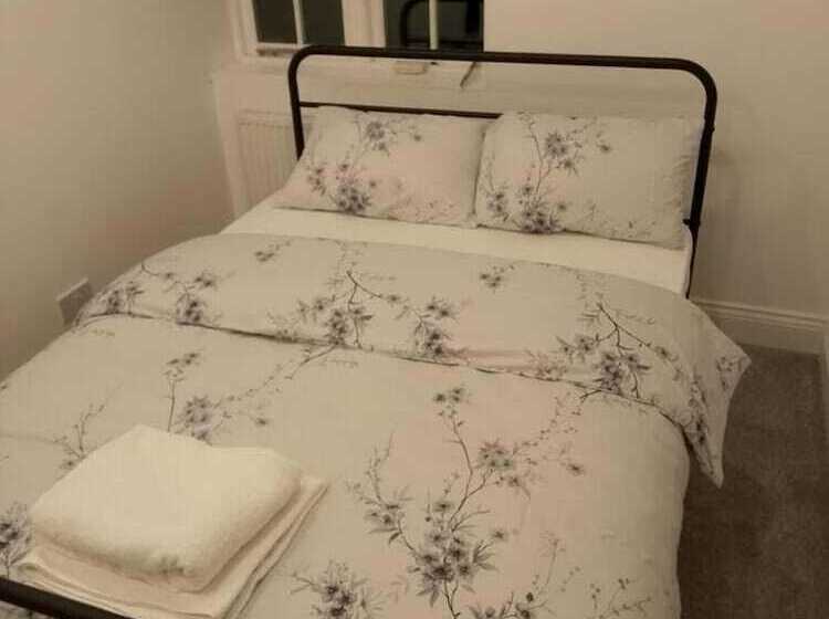 Rezidans Inviting, Relaxing, 2 Bed House Hampstead London