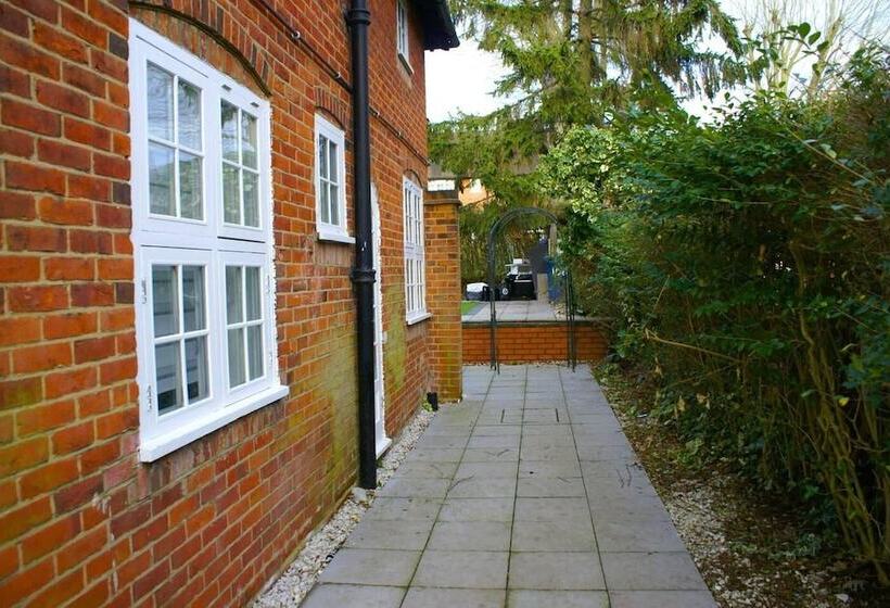 Rezidans Inviting, Relaxing, 2 Bed House Hampstead London