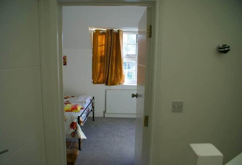 Rezidans Inviting, Relaxing, 2 Bed House Hampstead London