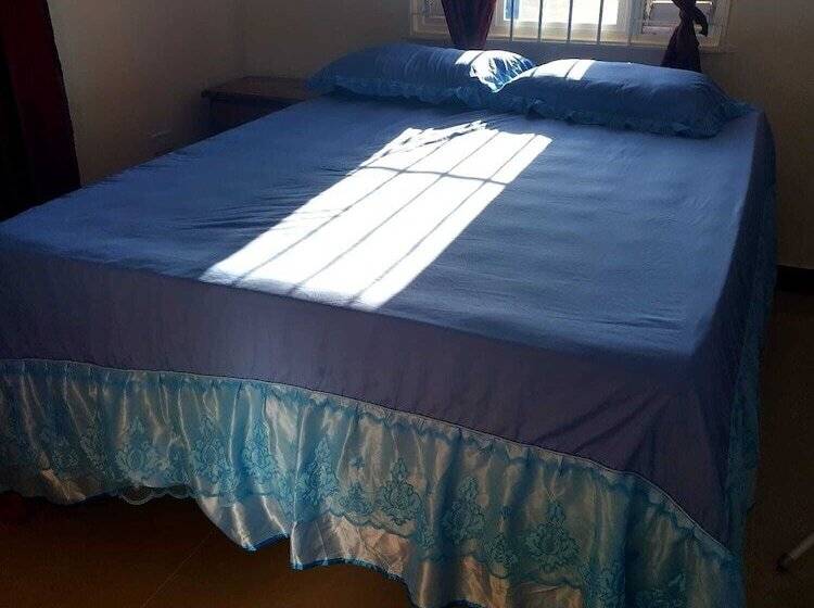 اقامتگاه Remarkable 2 Bed House In Old Harbour