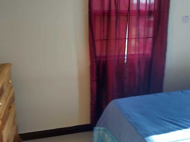 اقامتگاه Remarkable 2 Bed House In Old Harbour