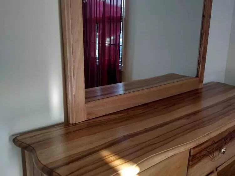 اقامتگاه Remarkable 2 Bed House In Old Harbour