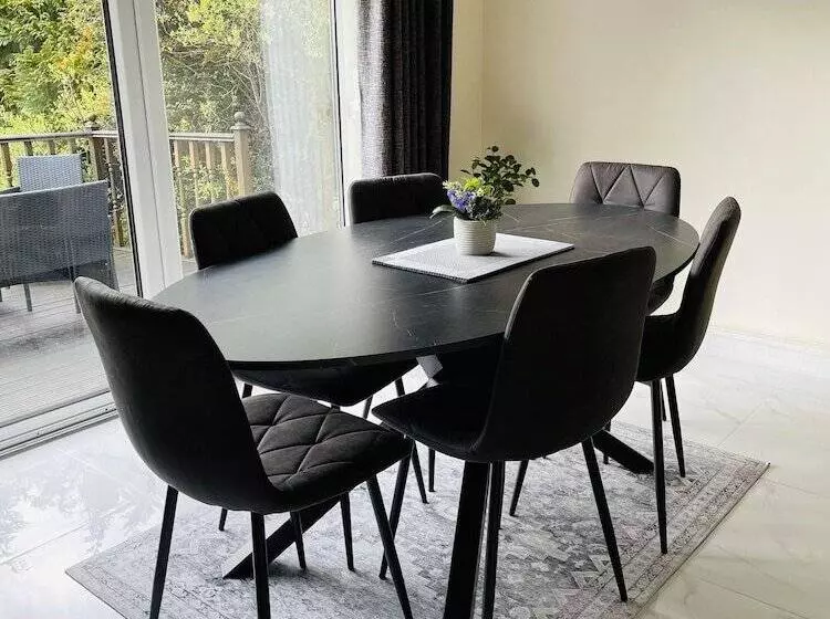 Residenssi 4 Bed House In Wetherby, Sleeps 8, Near York