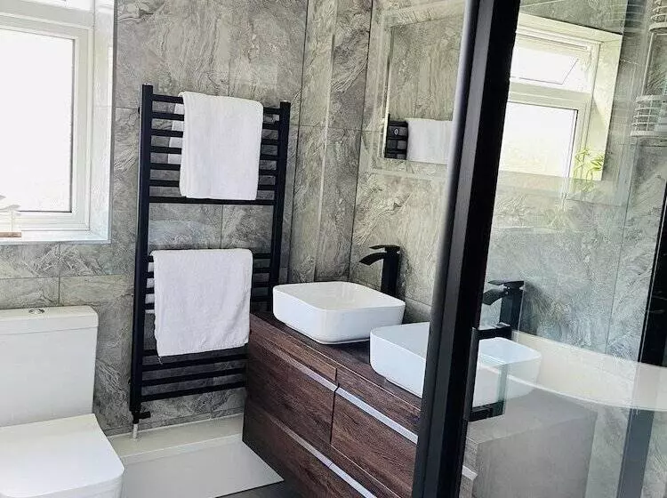 Residenssi 4 Bed House In Wetherby, Sleeps 8, Near York