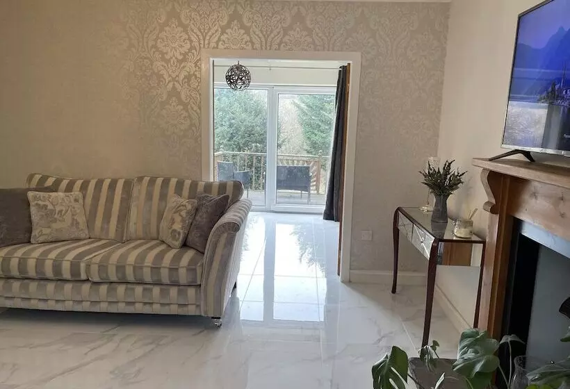 Residenssi 4 Bed House In Wetherby, Sleeps 8, Near York