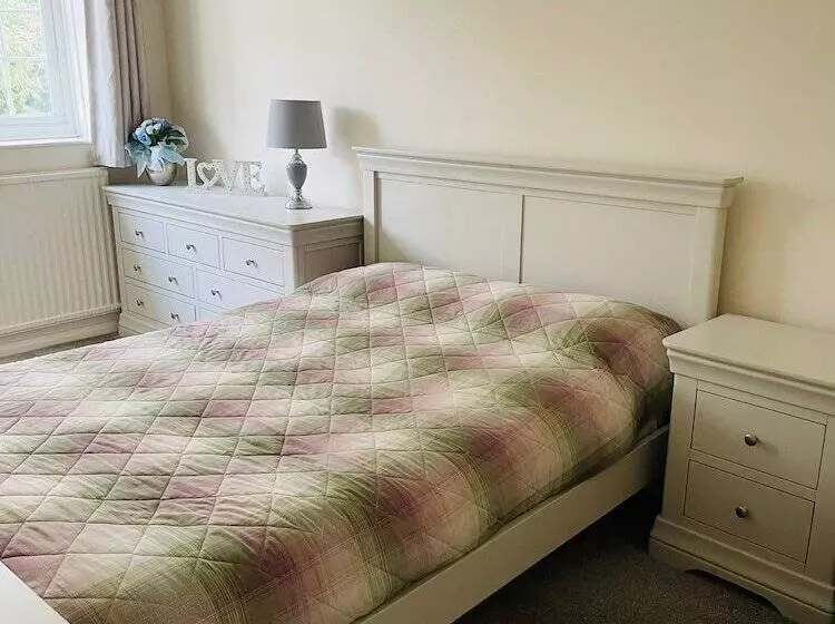 Residenssi 4 Bed House In Wetherby, Sleeps 8, Near York