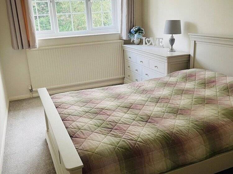 Rezydencja 4 Bed House In Wetherby, Sleeps 8, Near York