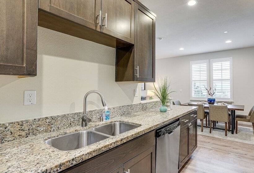 Richmond Vacation Rental: 1 Mi To Shoreline