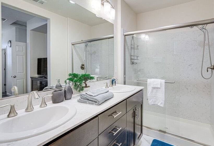 Richmond Vacation Rental: 1 Mi To Shoreline