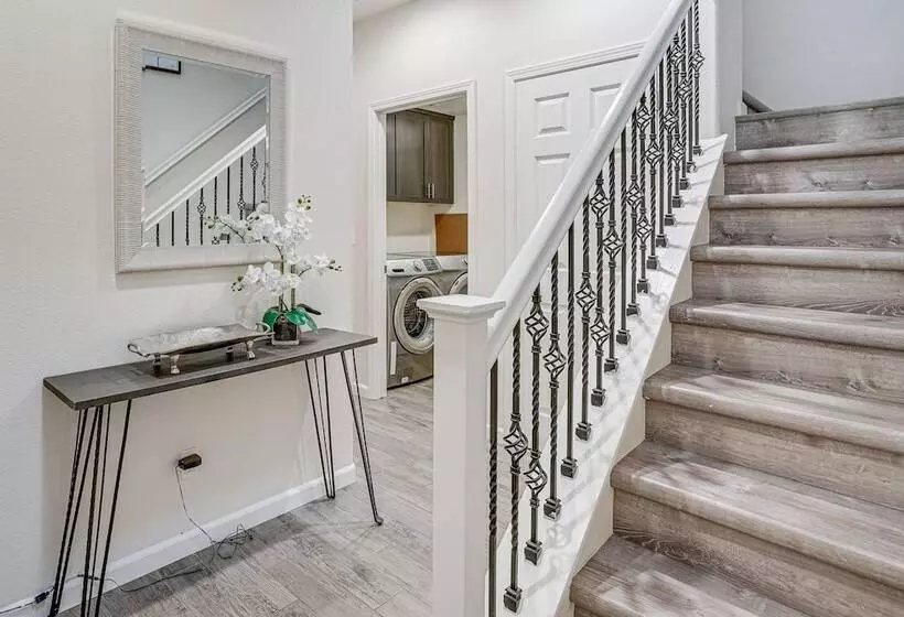 Richmond Vacation Rental: 1 Mi To Shoreline