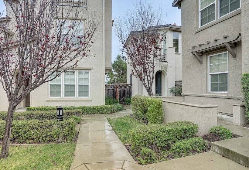 Richmond Vacation Rental: 1 Mi To Shoreline