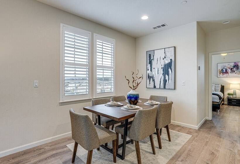 Richmond Vacation Rental: 1 Mi To Shoreline