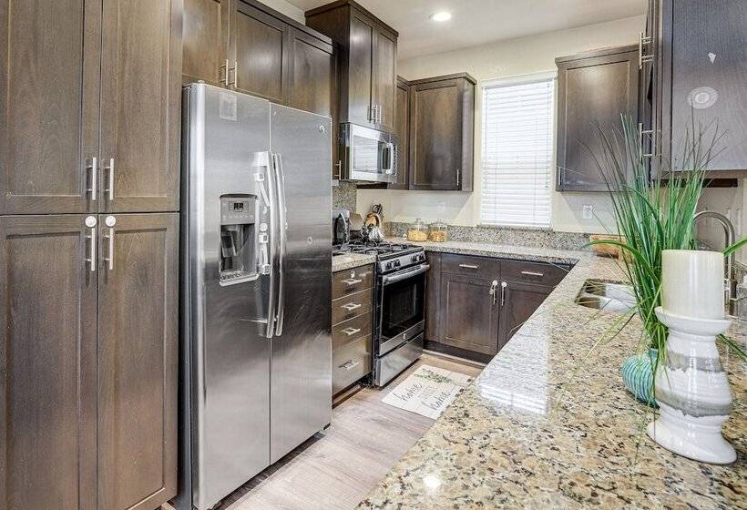 Richmond Vacation Rental: 1 Mi To Shoreline