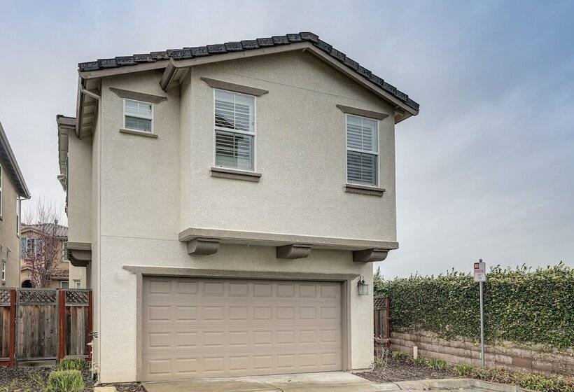 Richmond Vacation Rental: 1 Mi To Shoreline