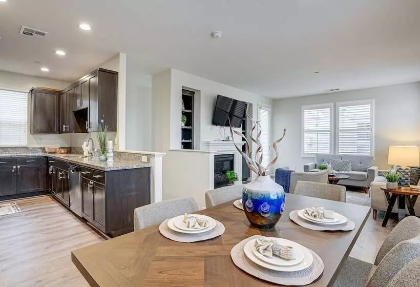 Richmond Vacation Rental: 1 Mi To Shoreline