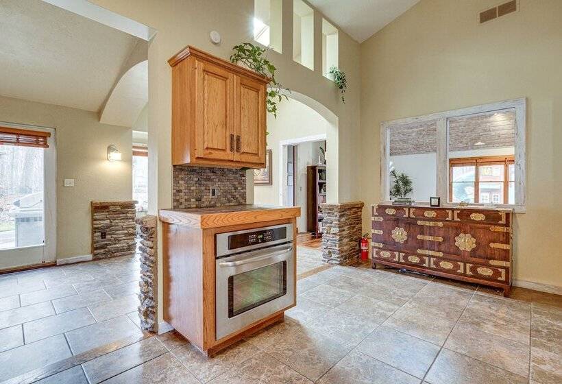 Spacious Fort Wayne Home W/ Hot Tub + Sauna!