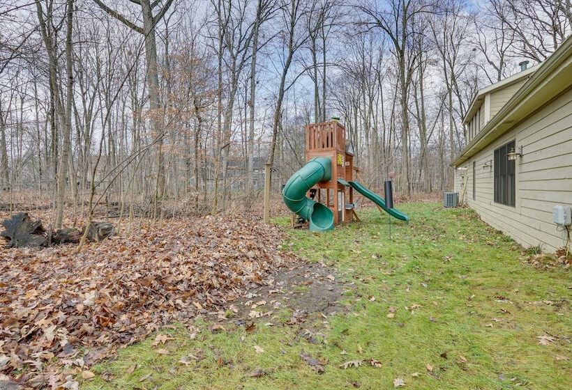 Spacious Fort Wayne Home W/ Hot Tub + Sauna!