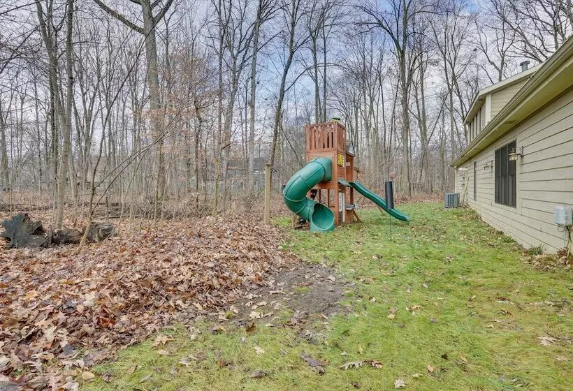 Spacious Fort Wayne Home W/ Hot Tub + Sauna!