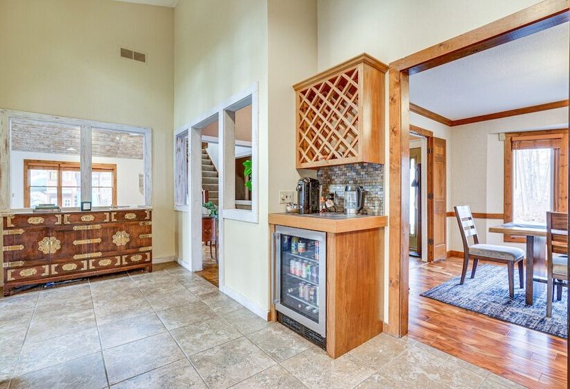 Spacious Fort Wayne Home W/ Hot Tub + Sauna!