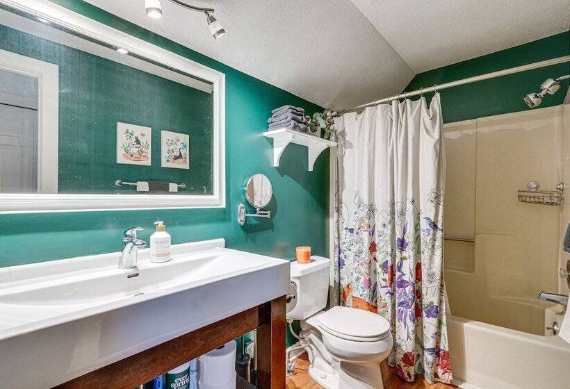 Spacious Fort Wayne Home W/ Hot Tub + Sauna!