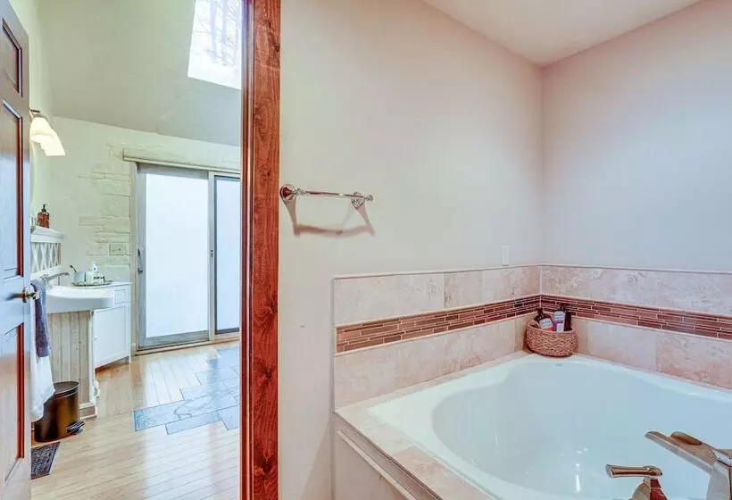 Spacious Fort Wayne Home W/ Hot Tub + Sauna!