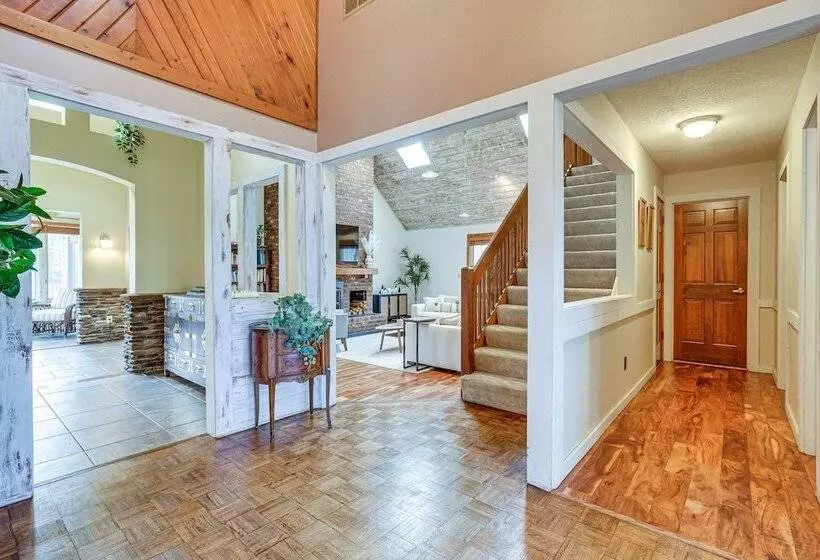 Spacious Fort Wayne Home W/ Hot Tub + Sauna!