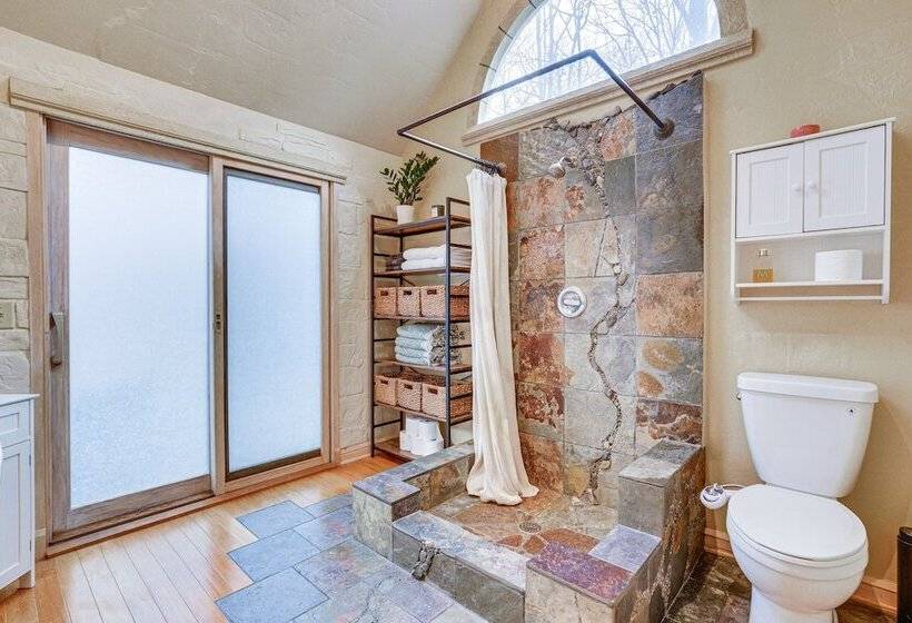 Spacious Fort Wayne Home W/ Hot Tub + Sauna!